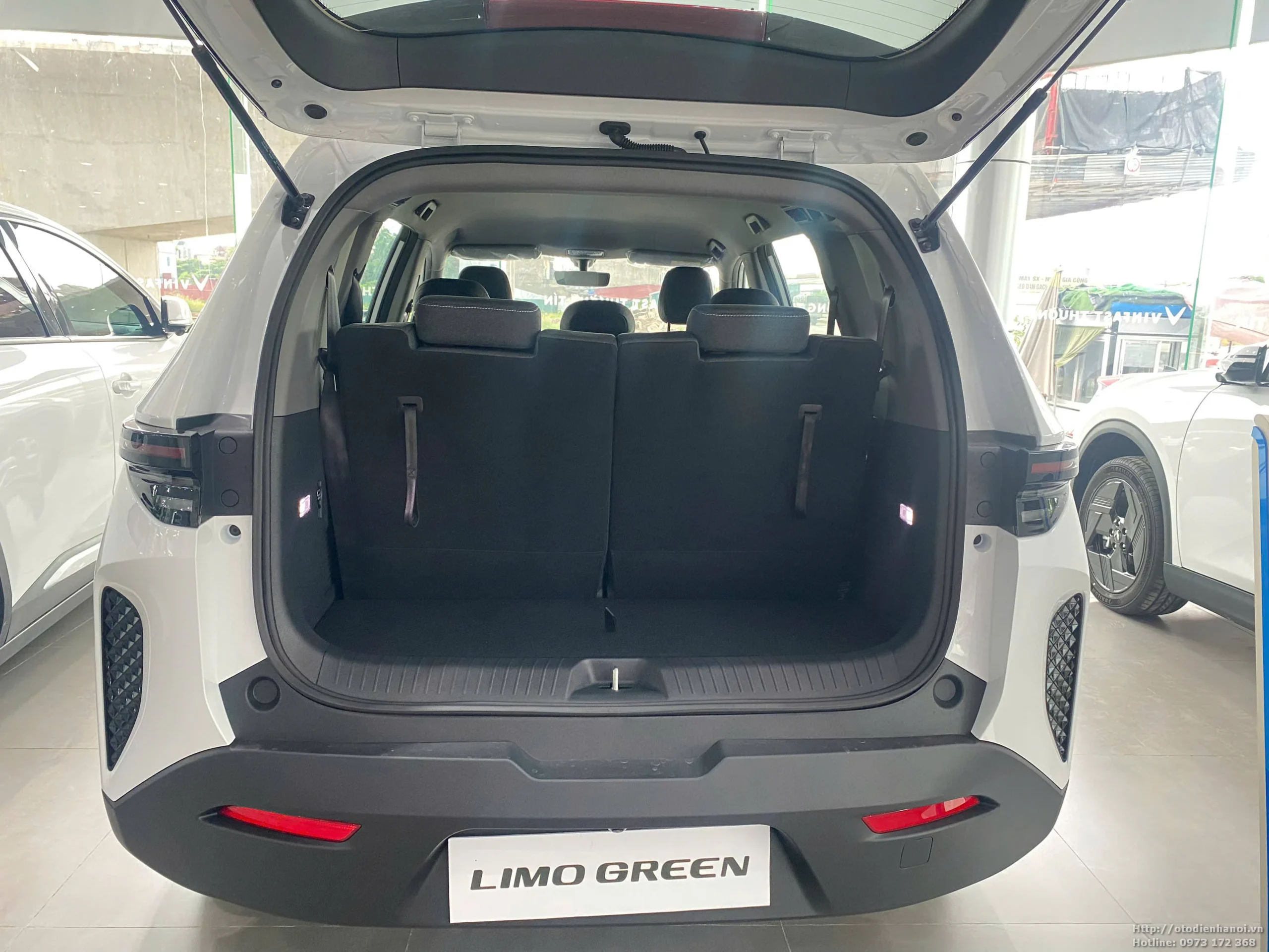 Khoang chứa đồ Vinfast Limo Green