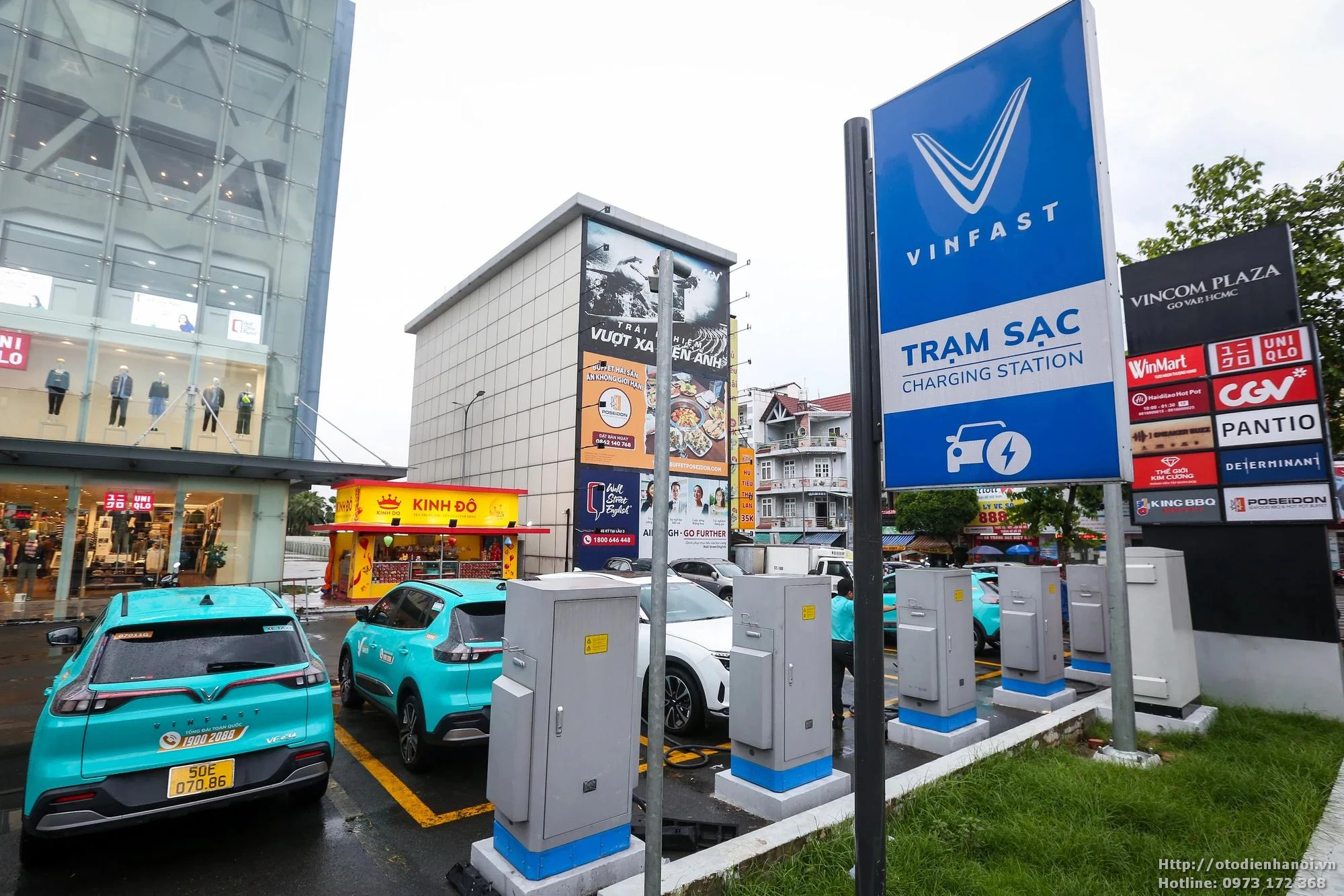 Xe Vf5 đang sạc tại trạm sạc